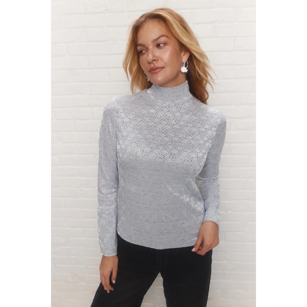 ⚜️💙Joelle Collection Classic Light Blue Silver Neck Long Sleeve Top Small NWT💙⚜️